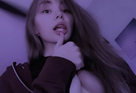 Dumbuni アダルトモデル ギャラリー