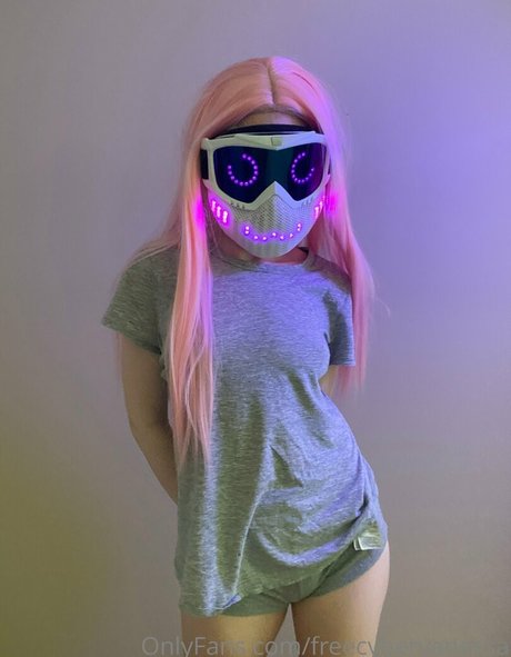 freecybervanessa ヌードのポルノスター ギャラリー