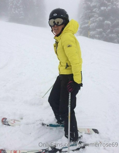 熟女のおっぱいオンリーファンズ ホットセックス 写真