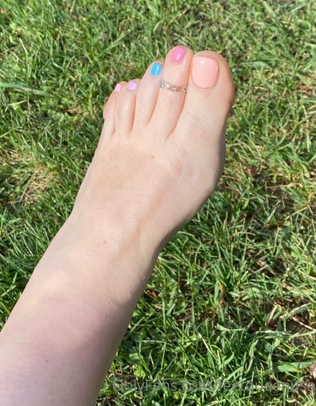 金髪の顔射オンリーファンズ セクシーヌード 写真