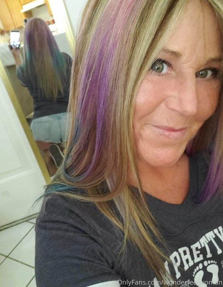 巨乳タトゥーオンリーファンズ アート裸 写真