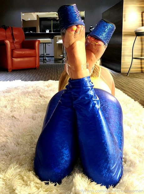 キティ・ウェット・オンリーファンズ アダルト無料 画像