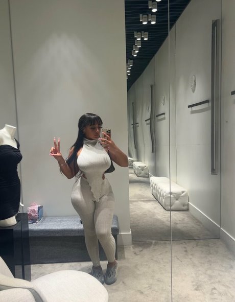 モデルファックオンリーファンズ アダルト 写真