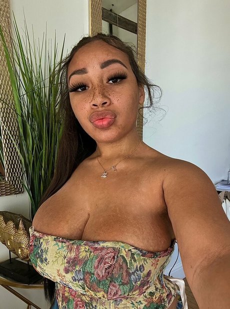 Lexxiibaebie 素敵なポルノスター 写真