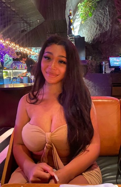 巨乳で痩せているオンリーファンズ ポルノ ギャラリー