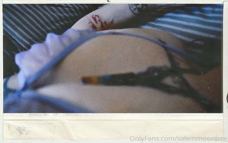 曲線美のブロンドオンリーファンズ セクシー裸 ギャラリー