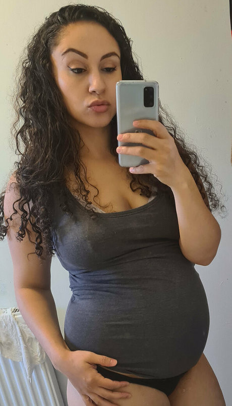 大きなプッシー唇オンリーファンズ ポルノ 画像