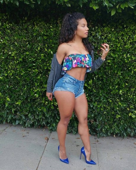 乳首オーガズム オンリーファンズ 無料アダルト 写真