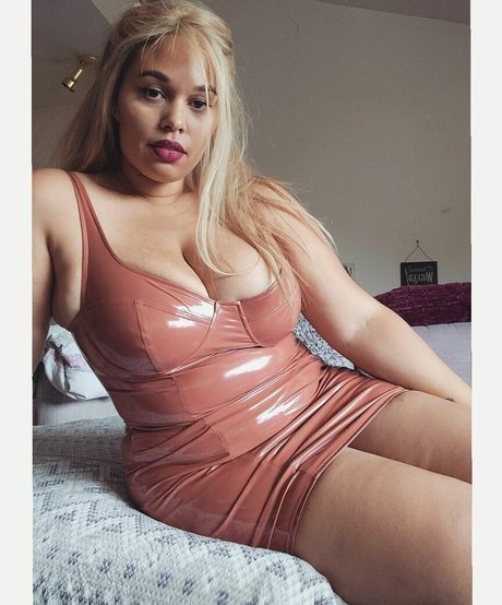 マッサージセラピストオンリーファンズ アートヌード ギャラリー