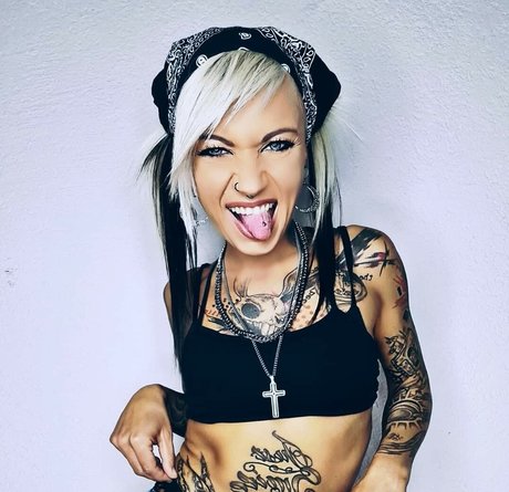 Annakatharinaalt ヌードスター 写真