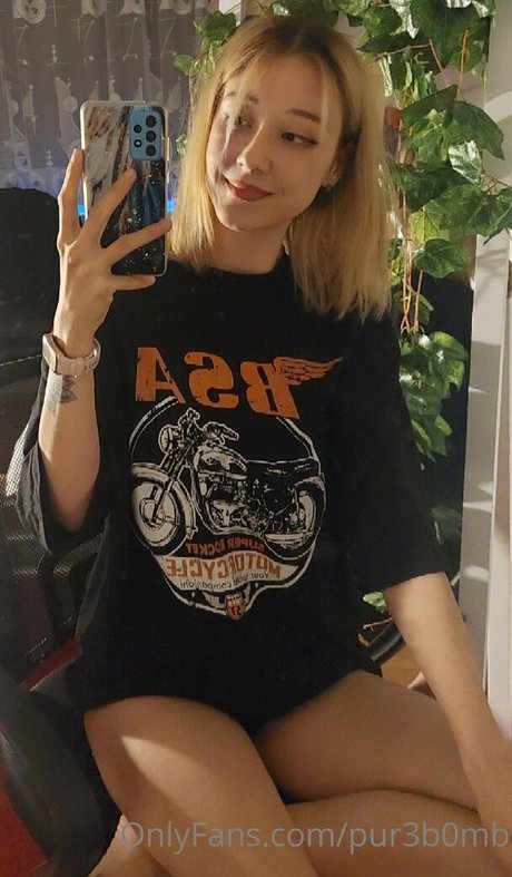 pure carlyy プロフィール写真