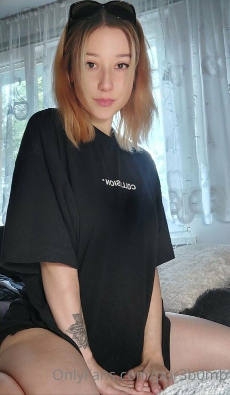 pure carlyy アダルト女優 ギャラリー