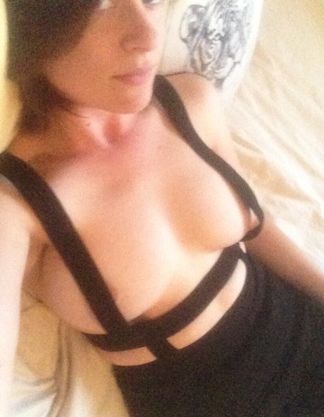 Allie Goertz エロティックなモデル 写真