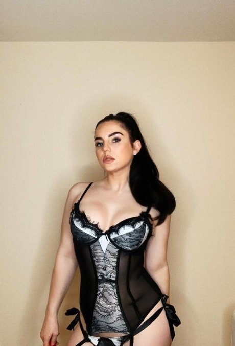 後背位オンリーファンズ セクシーヌード 画像