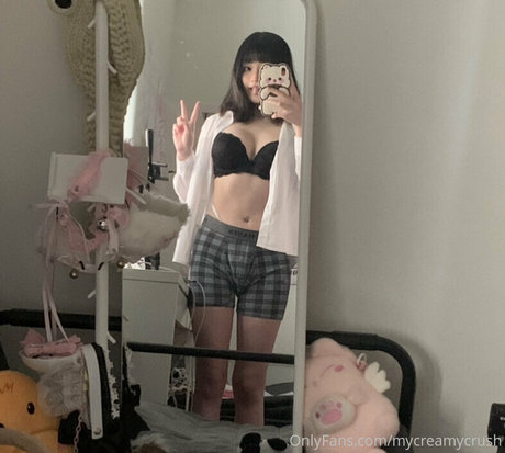 かわいいブロンドのオンリーファンズ ホット裸 写真