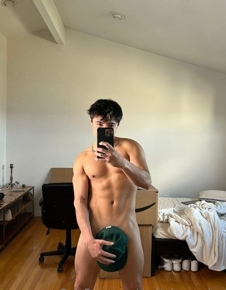 かわいいブロンドのオンリーファンズ ポルノ 画像