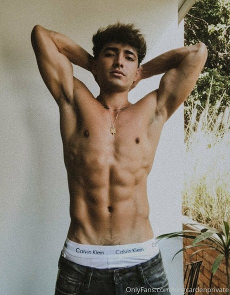 スパンキングオンリーファンズ ホット裸 写真