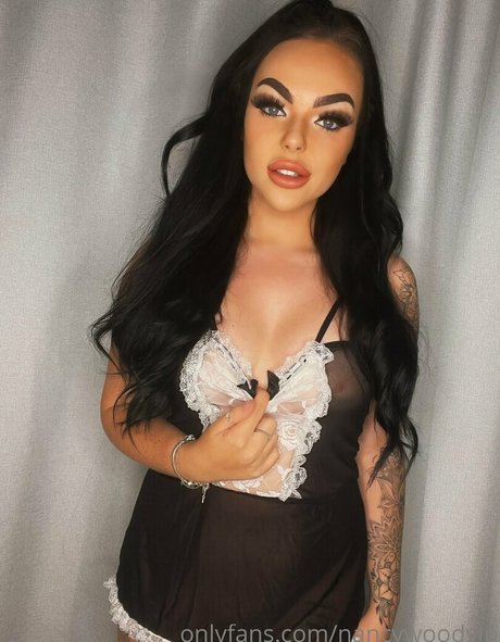 乳首 オンリーファンズ アート裸 画像