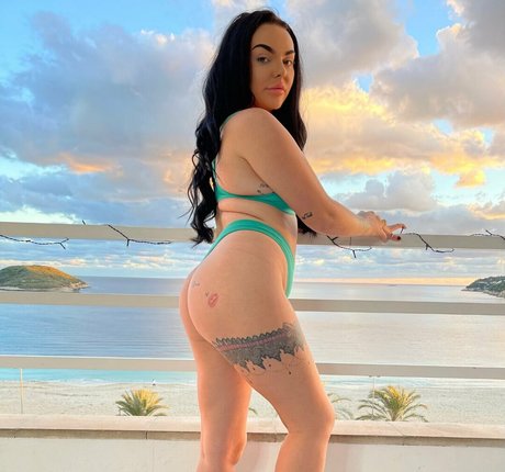 大きなプッシー唇オンリーファンズ ポルノ 写真