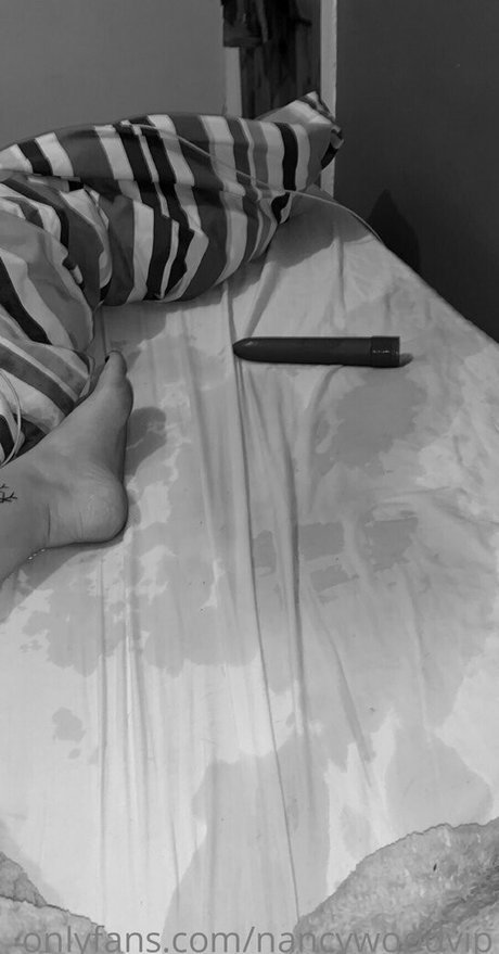 裸のトランスオンリーファン エロチック 写真