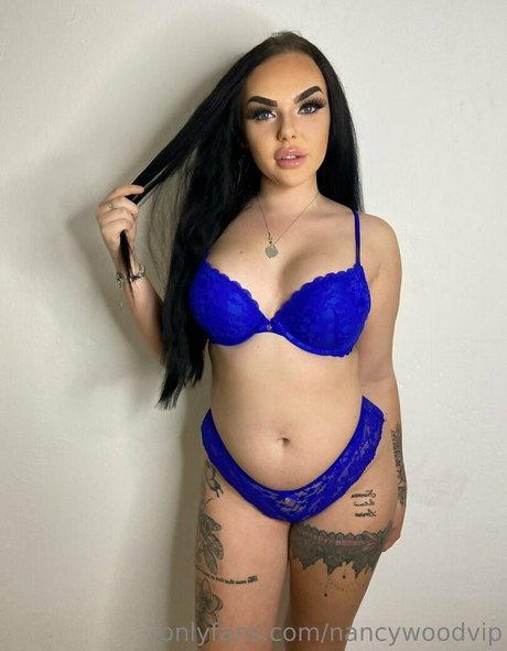 赤毛の痩せたオンリーファンズ セクシー 写真