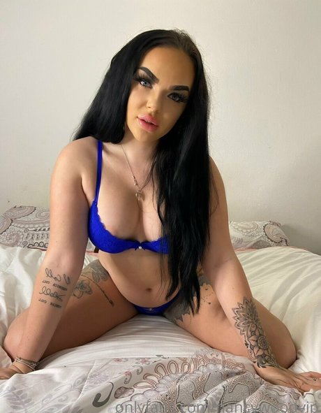 ティックトックスター オンリーファンズ 美しい 写真