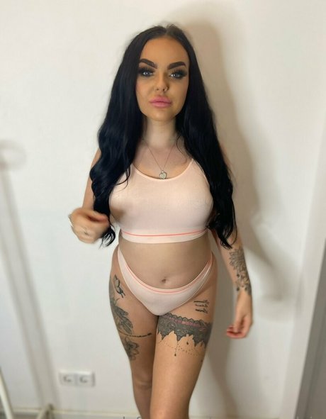 キティ・ウェット・オンリーファンズ 無料裸 画像