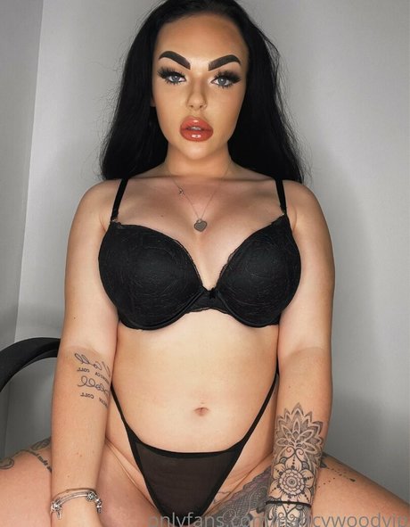 最もホットなティーンオンリーファン ヌード 画像