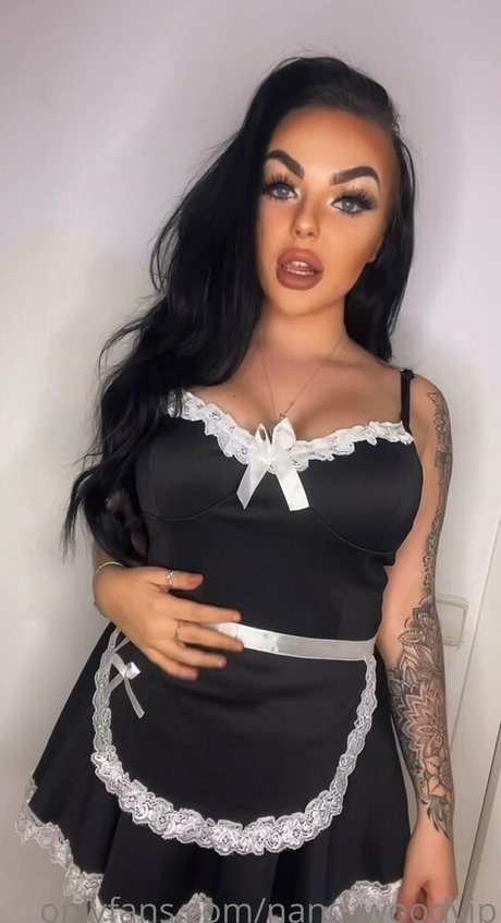 エモな痴女オンリーファンズ ヌード 画像