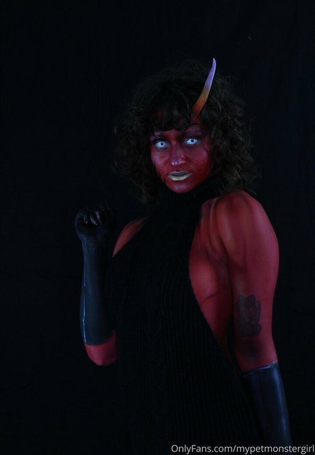 かわいいブロンドのオンリーファンズ セクシーヌード 写真