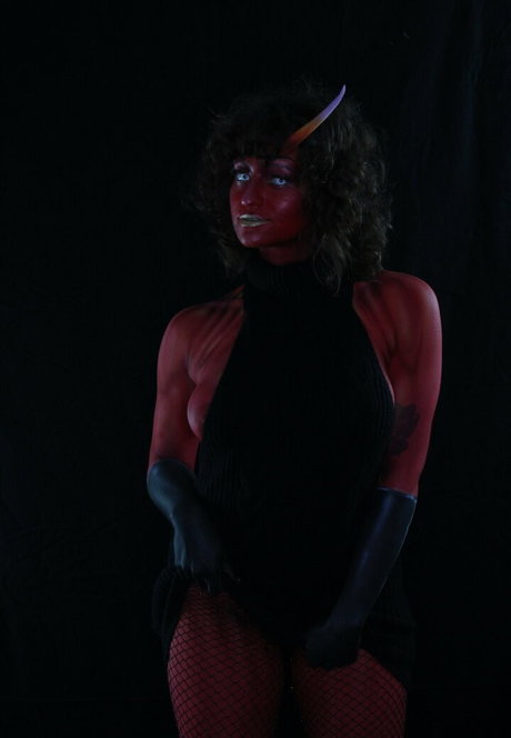 日本の熟女オンリーファンズ ヌード 写真