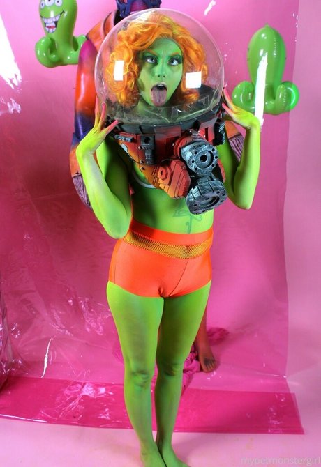 曲線美の女の子オンリーファンズ セクシーヌード 写真