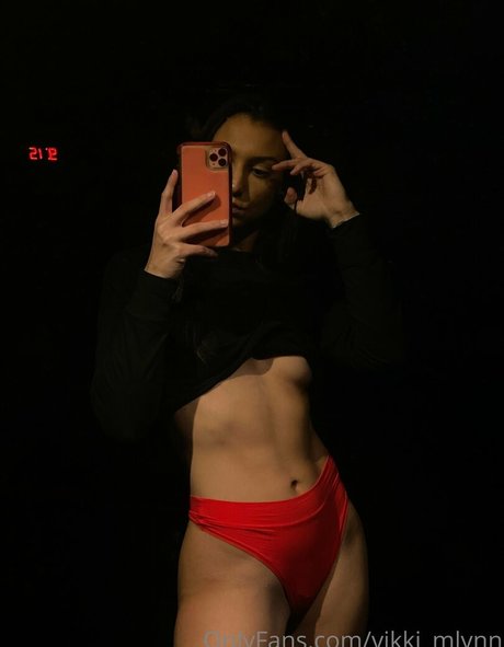 フィットネス熟女オンリーファンズ セクシー裸 画像