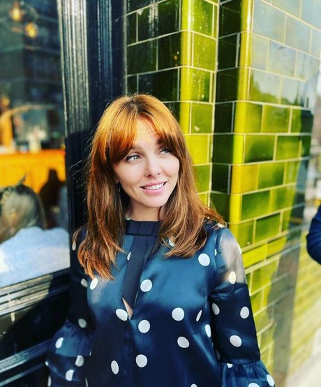 Ophelia Lovibond 独占スター 画像