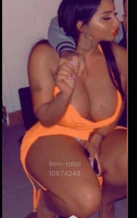 年配の熟女オンリーファンズ セクシーヌード 写真