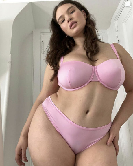 熟女のおっぱいオンリーファンズ 美しいポルノ 写真