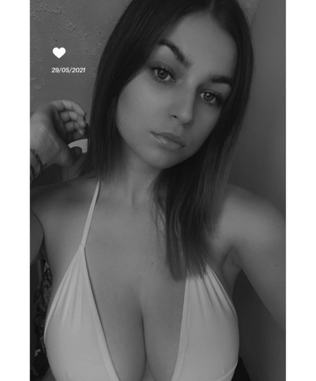 Chloe Louise Thomas 完璧な女優 写真