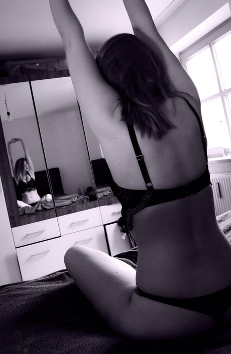 最もホットなティーンオンリーファン HD 画像