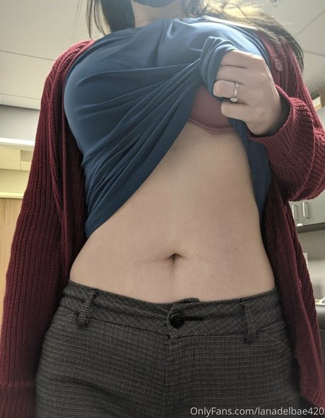 lanadelbae420 スター 裸 写真