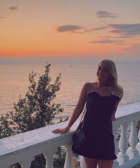 エボニーサマーオンリーファンズ セックス 画像