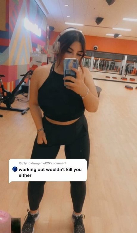 アラブ人妻オンリーファンズ セクシー 写真