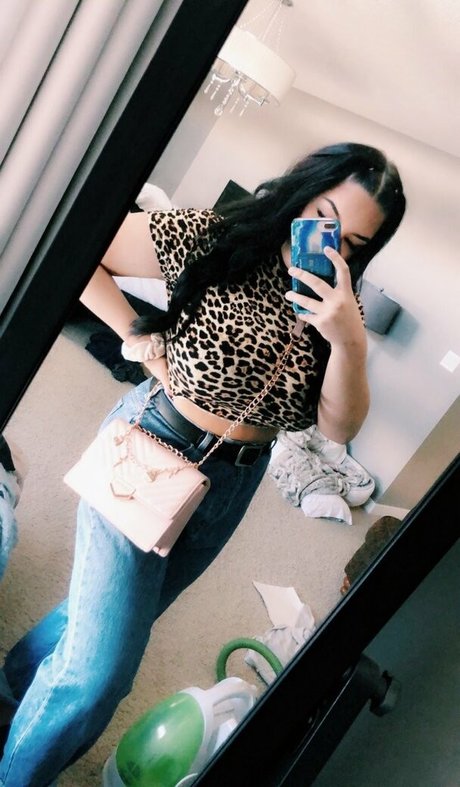 デカ尻ティーンオンリーファンズ ポルノ 写真