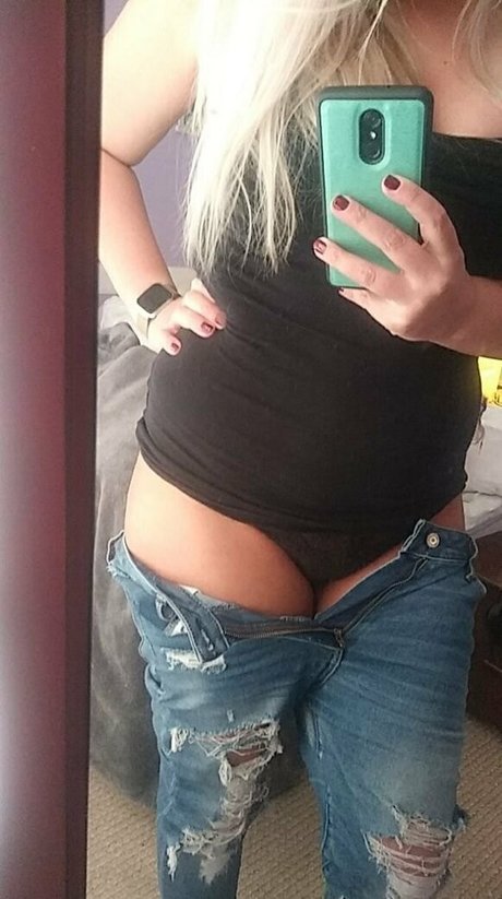 ランジェリーヌードオンリーファンズ ポルノ 写真