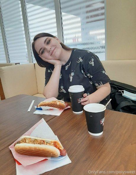 曲線美の女の子オンリーファンズ ポルノグラフィック 写真