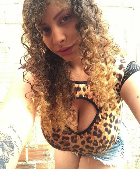 Ashley Alves エロティックなスター 写真