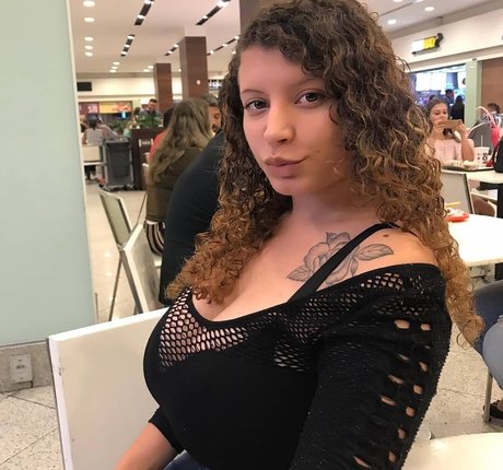 Ashley Alves 完璧なスター 写真