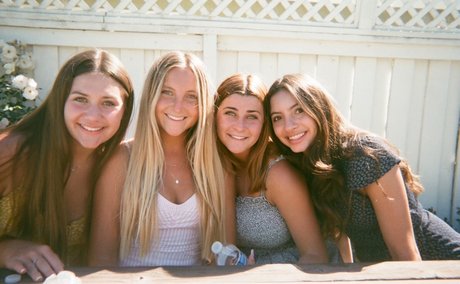 ストリップショー オンリーファンズ ポルノグラフィック 写真