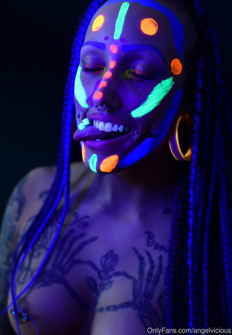 クソ野郎オンリーファンズ アートヌード 画像