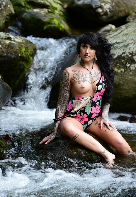 angelvicious アートモデル 写真