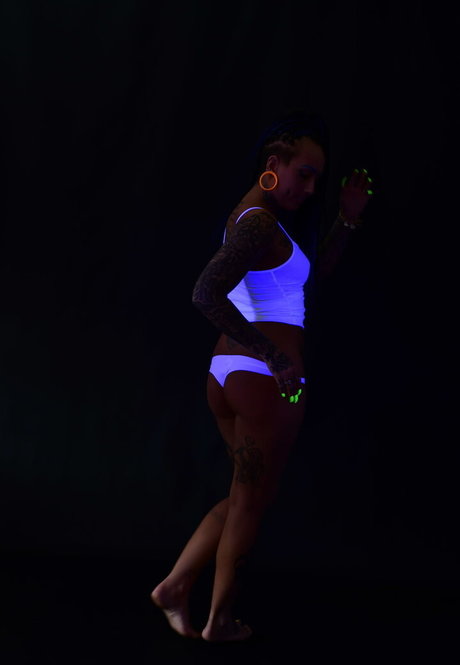 angelvicious ポルノスター 無料 画像